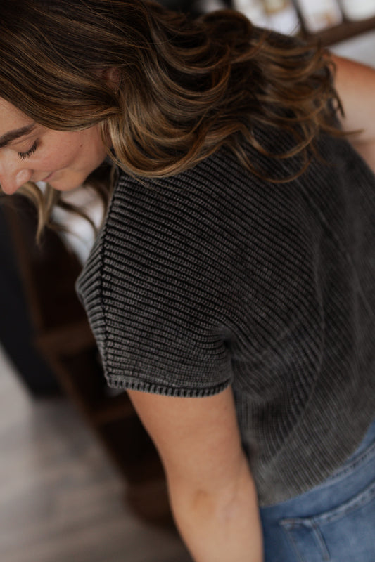 Mila Short Sleeve Cropped Sweater- Black