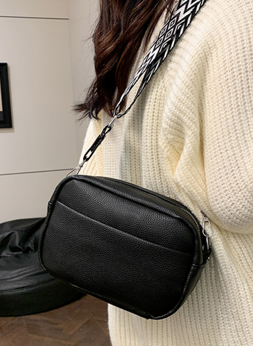 Willow Essential Crossbody Bag- Black